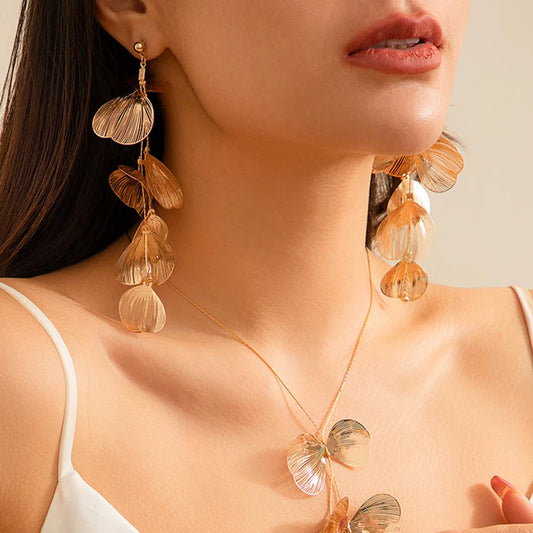 Amara – Pendientes Flor Dorada