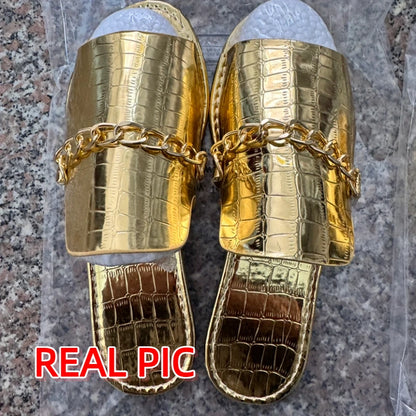 Martina - Sandalias con cadena y estampado