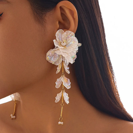 Elara – Pendientes Flor de Pétalos