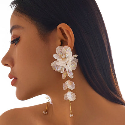 Elara – Pendientes Flor de Pétalos