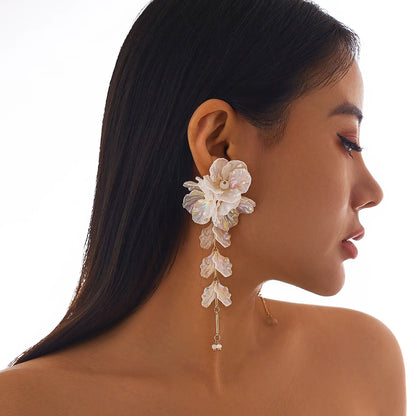 Elara – Pendientes Flor de Pétalos